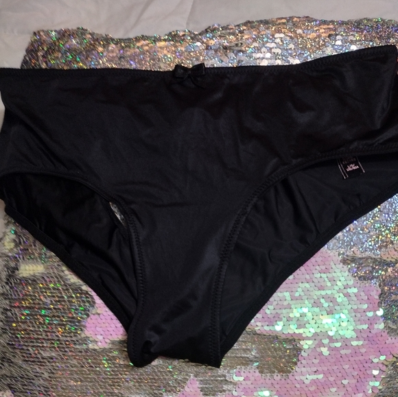 Victoria's Secret Very Sexy Cheeky Panty - Picture 3 of 4